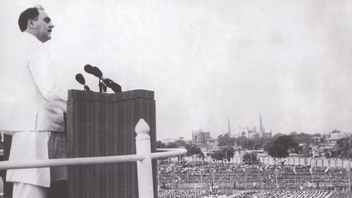 Rajiv Gandhi addresses the nation on the occasion of Indian independence day celebrations in 1985